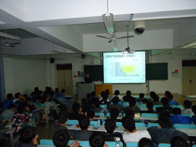 beat365中文官方网站开展新生学风建设报告会