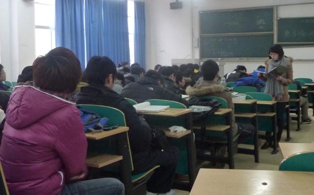 beat365中文官方网站2011级召开新学期年级会